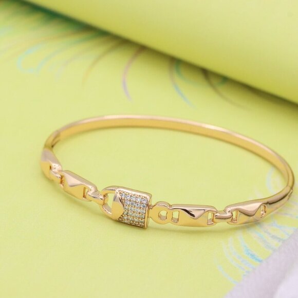 Elegant Rose Gold Bangle with Textured Links and Diamond Accents, XPBL0457 - Picture 2 of 12